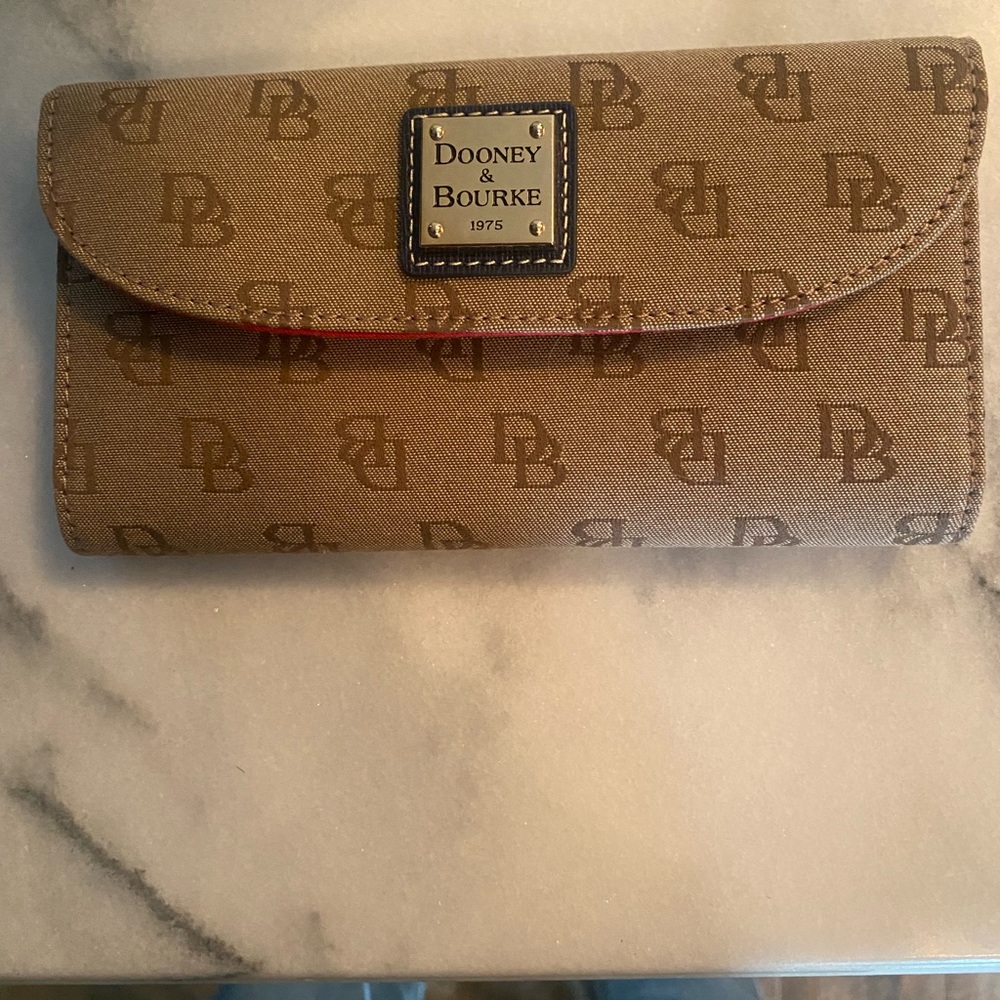 Dooney & Bourke clutch wallet